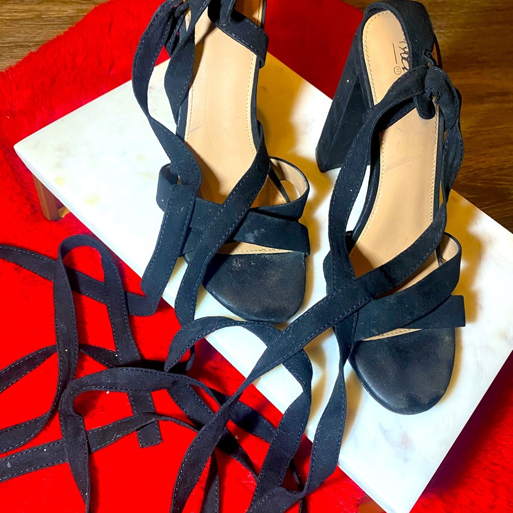 Chunky Black Wrap Around Heels 🖤